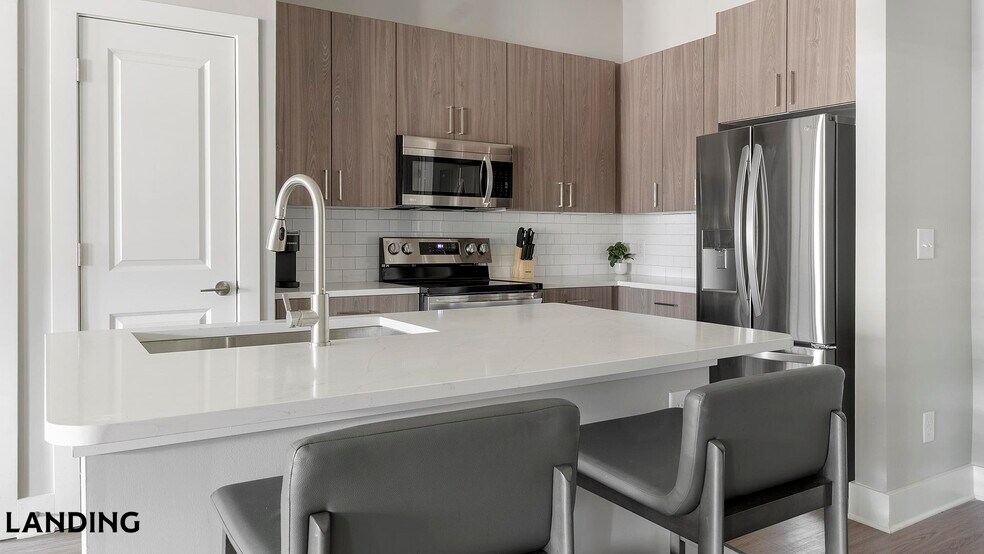 Building Photo - 1880 Maple Dr NW