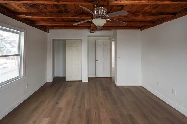 Building Photo - 281 Beach St