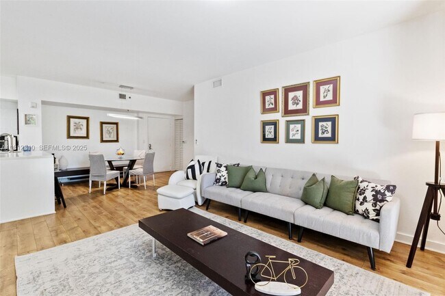 Building Photo - 19999 E Country Club Dr