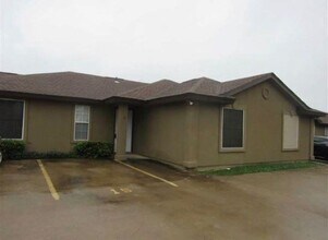 Building Photo - 506 Shiloh Dr