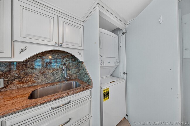 Building Photo - 4020 Galt Ocean Dr