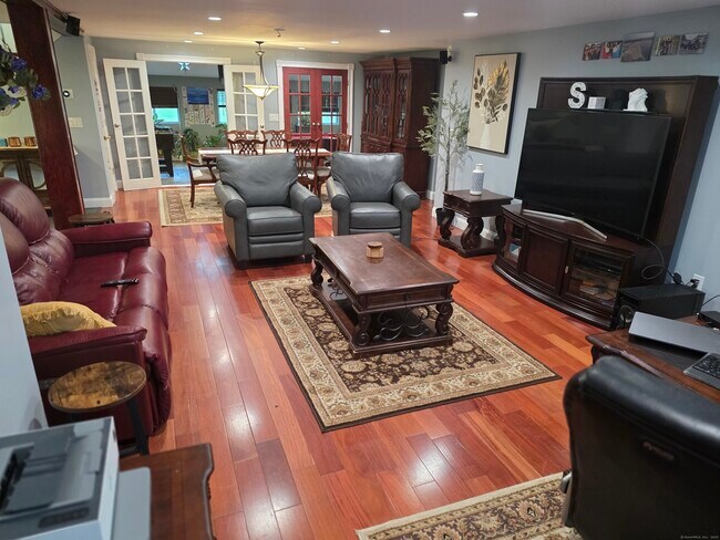 Building Photo - 913 Pleasant Valley Rd