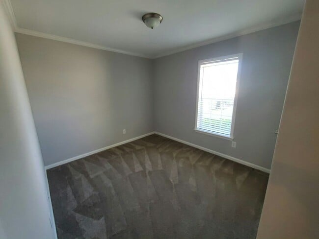 Building Photo - 6421 Brandywine Dr N