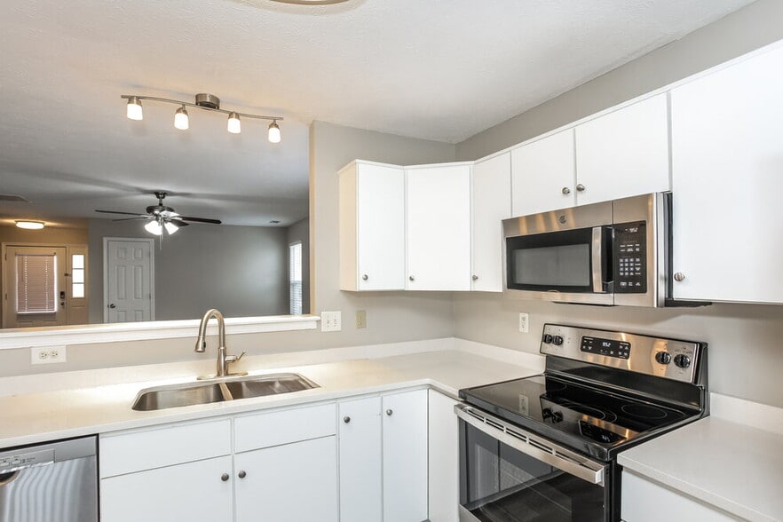 Building Photo - 1120 Central Park Blvd N