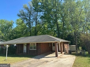 Building Photo - 1809 Stratford Arms Dr