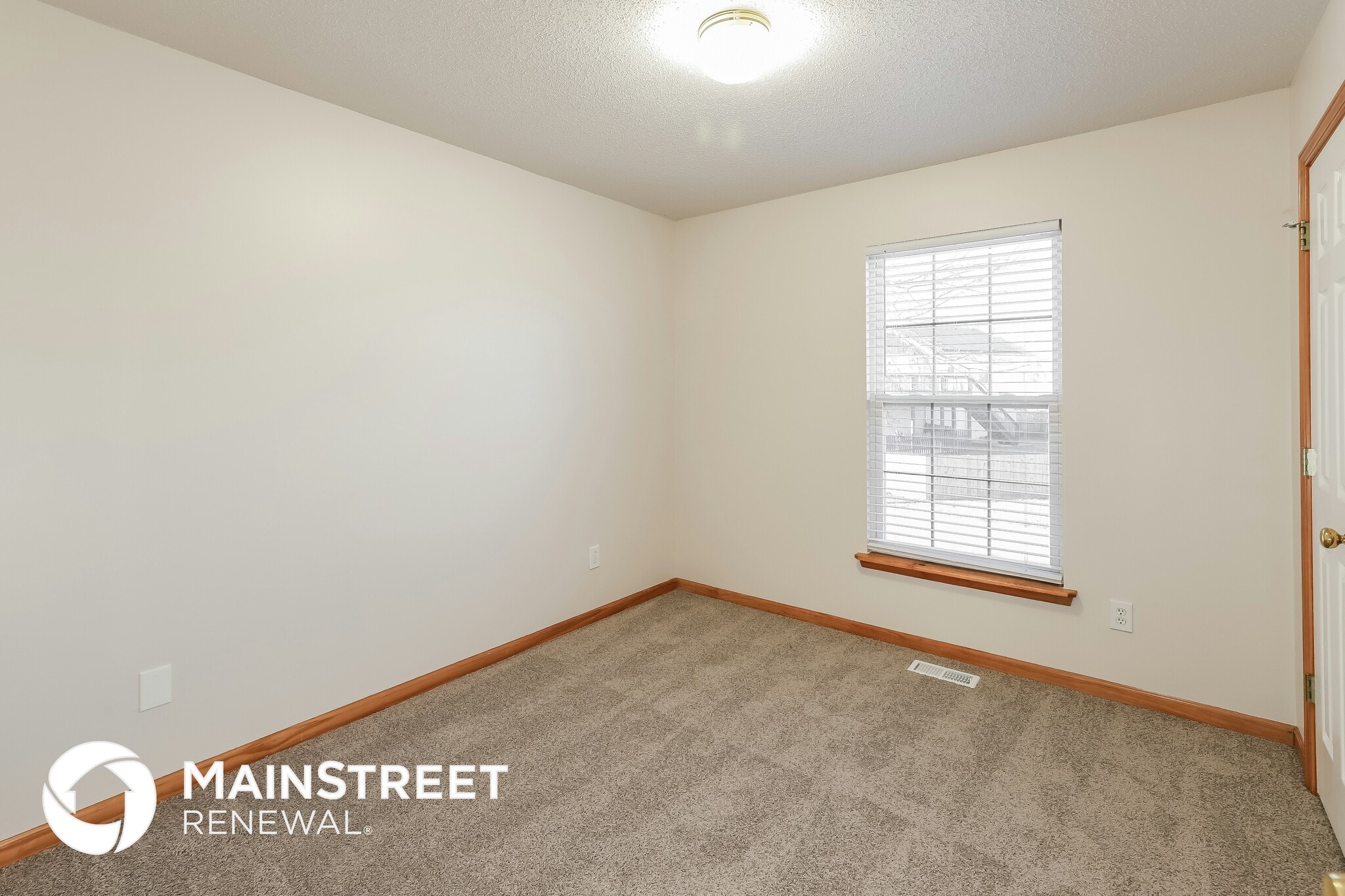 Building Photo - 309 SW Creek Ridge Drive .