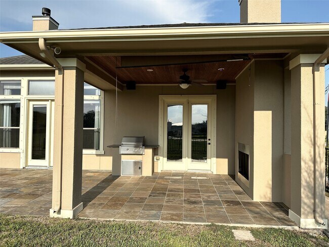 Building Photo - 617 Constellation Blvd