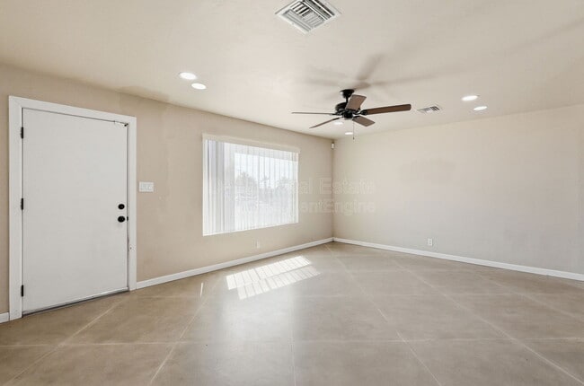 Building Photo - 5113 E Bellevue St