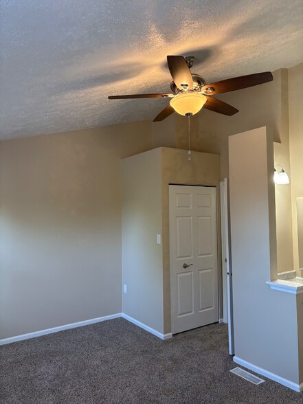 Building Photo - 802 Lexington Dr