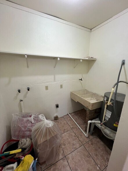 Building Photo - 2002 Mexico Ave