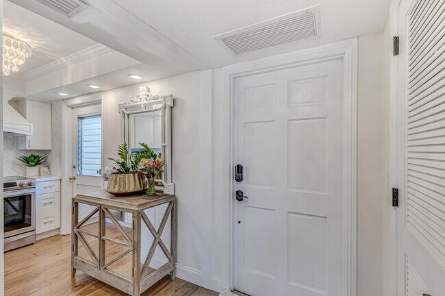 Building Photo - 5560 Tamberlane Cir