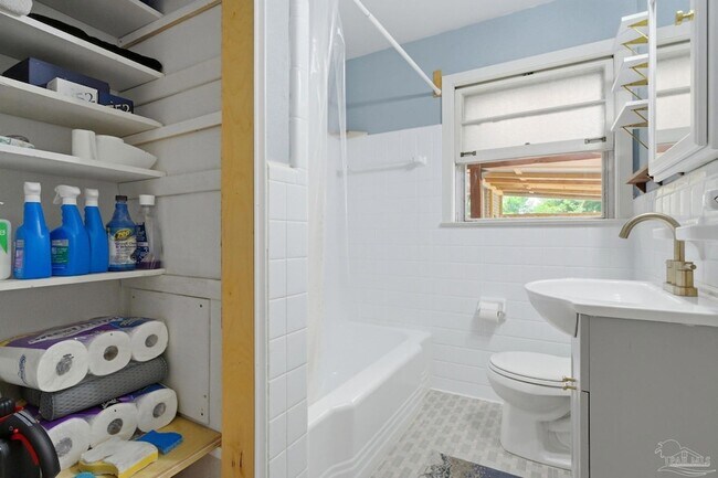 Building Photo - 730 Nagel Dr