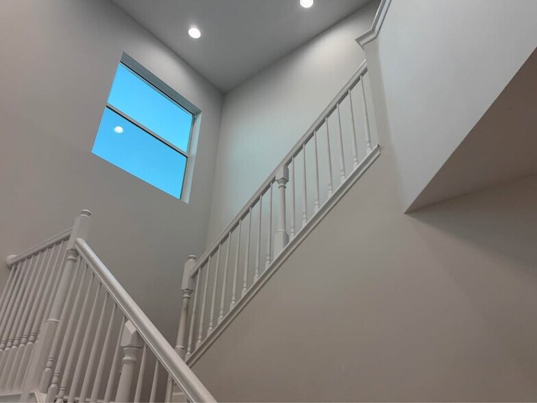 Building Photo - 15134 Cameo Ct