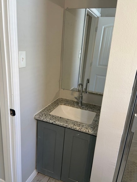 Building Photo - 5962 Belarbor St