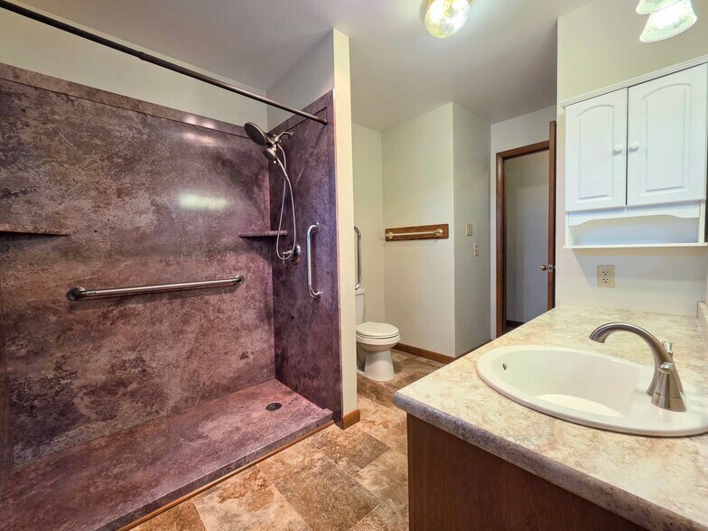 Building Photo - 154 Valley View Dr