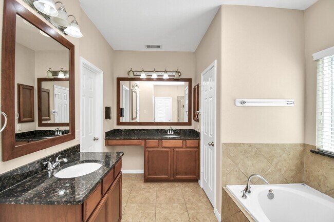 Building Photo - 6843 Bears Path Ln