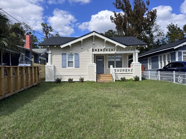 Primary Photo - 2703 College St