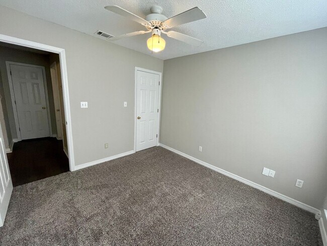 Building Photo - SPRING LAKE GATED COMMUNITY