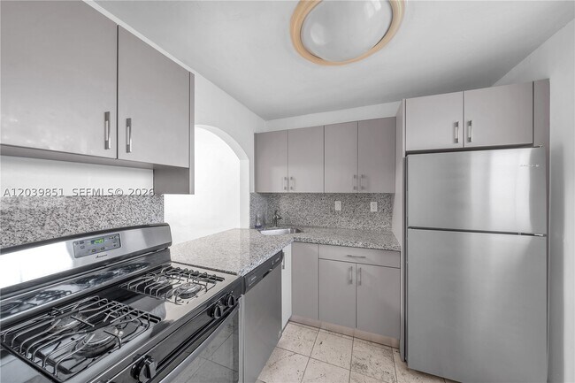 Building Photo - 8650 SW 67th Ave
