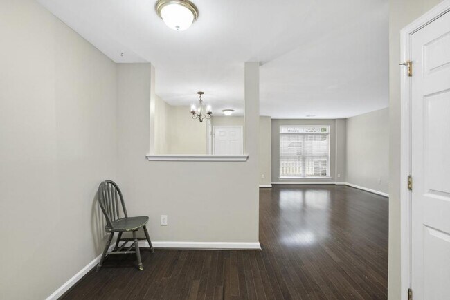 Building Photo - 3011 Barrymore St