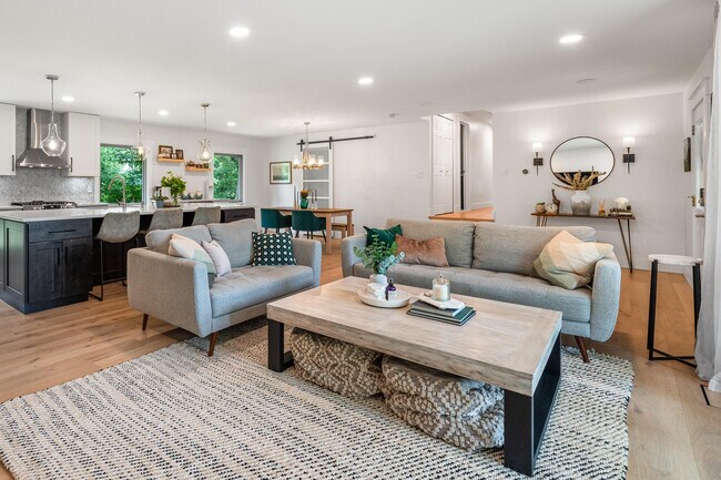 Building Photo - 4552 Wagon Wheel Dr