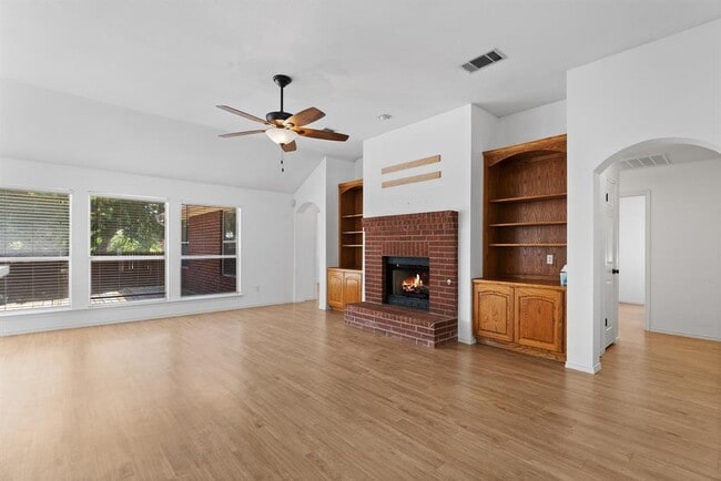 Building Photo - 300 Betterman Dr