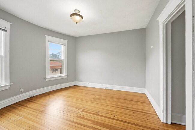 Building Photo - $4,720.95 with $300 off the first month's rent, 5 Beds - 5 Bath, Single Family Home in Denver wit...