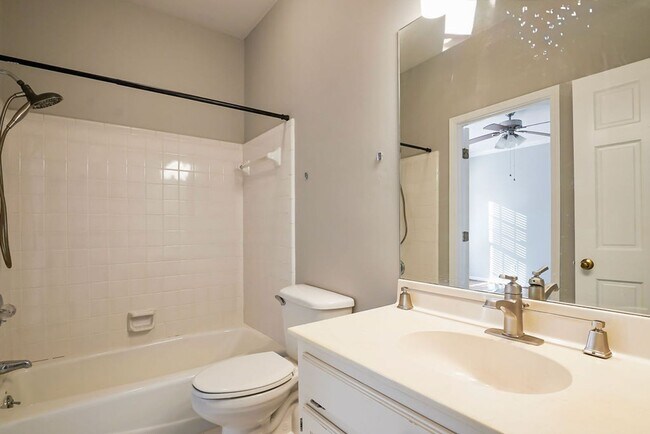 Building Photo - Vestavia Hills - cute and ready to move in NOW!