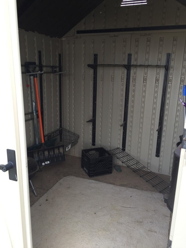 Building Photo - Trailer for Rent in Belfield
