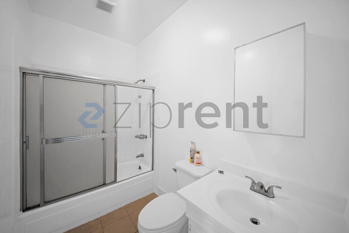 Building Photo - Unit 17
