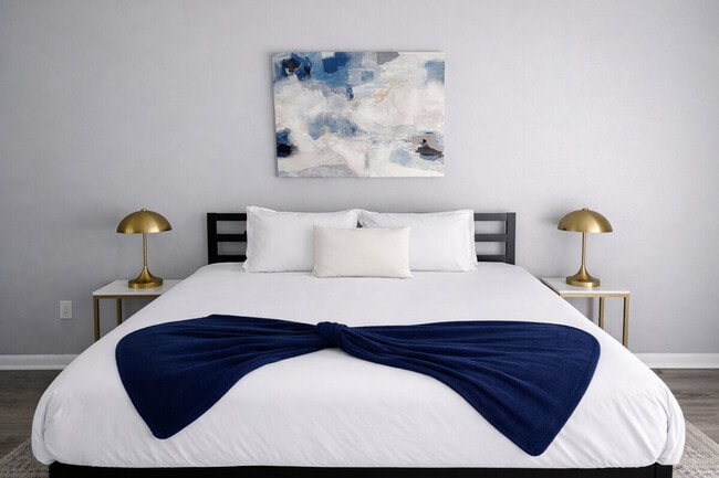 Building Photo - 505 N Rock Rd