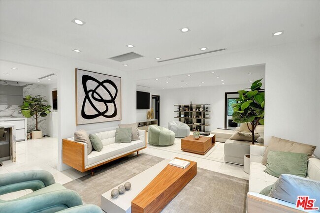 Building Photo - 11364 Sunset Blvd