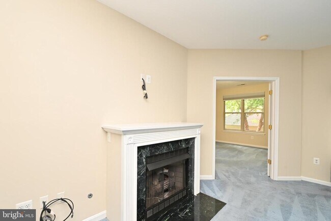 Building Photo - 11775 Stratford House Pl