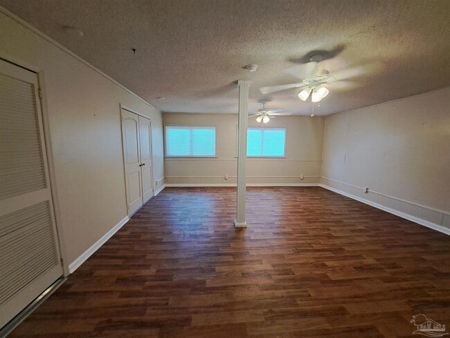 Building Photo - 8598 Meadowbrook Dr