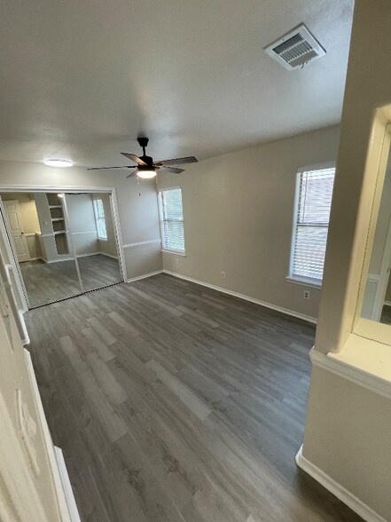 Building Photo - 754 Sonesta Dr