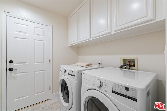 Building Photo - 18500 St Moritz Dr