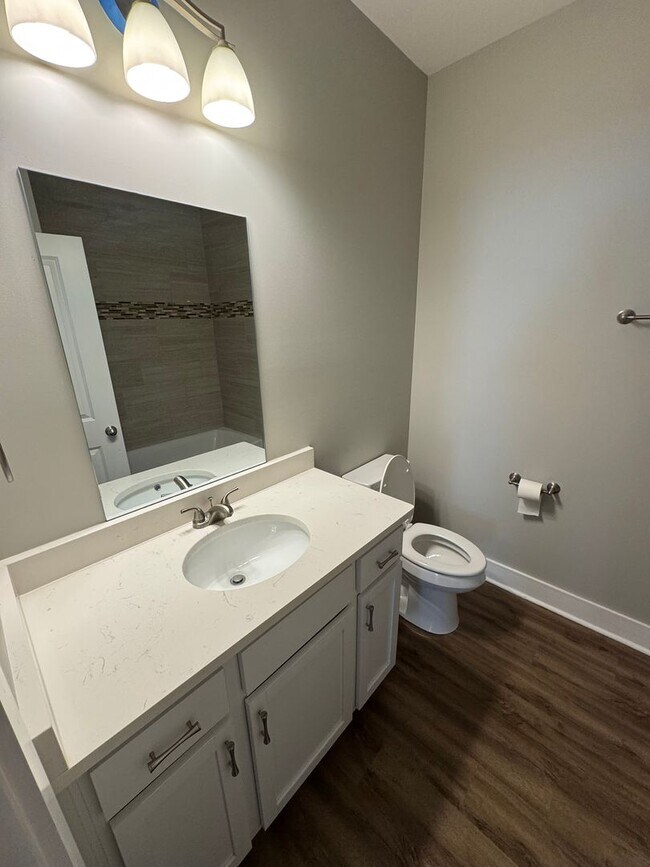 Building Photo - Beautiful 3 Bedroom, 2 Bath Craftsman-Styl...