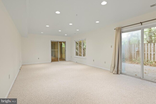 Building Photo - 1424 Yellowwood Ct