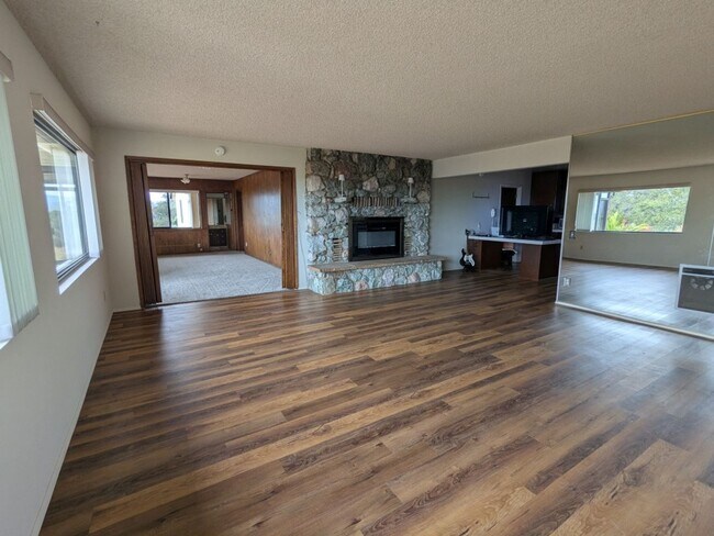 Building Photo - 3 Bedroom 3 Bath home in Los Osos