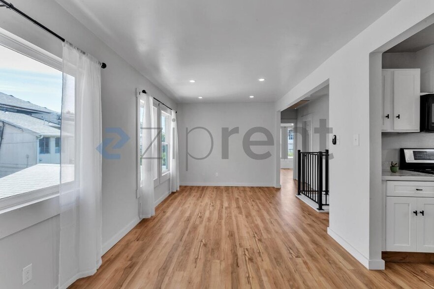 Building Photo - Unit N/a
