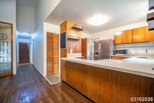 Building Photo - 4 Bed 3 Bath in Kalihi Valley