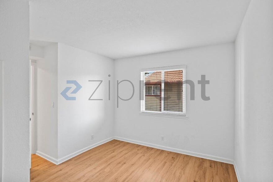 Building Photo - 1451 Main St