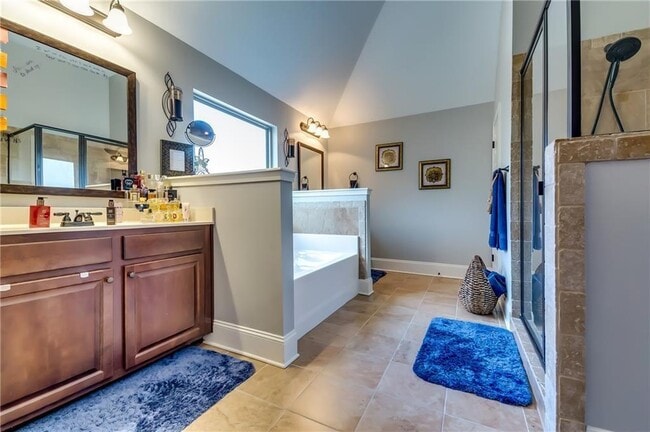 Building Photo - 2216 Golden Eagle Dr