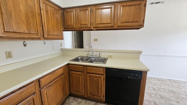Building Photo - 544 E Windsor Dr