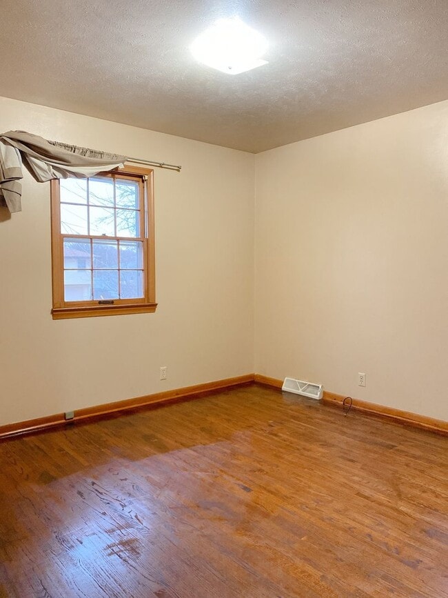 Building Photo - A wonderful 4-bedroom house in the Benson Gardens area - near Walmart Neighborhood Market, Asian ...