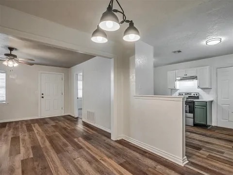 Building Photo - 907 Dakota St