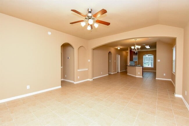 Building Photo - 26923 Glacier Creek Dr