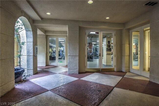 Building Photo - 210 E Flamingo Rd