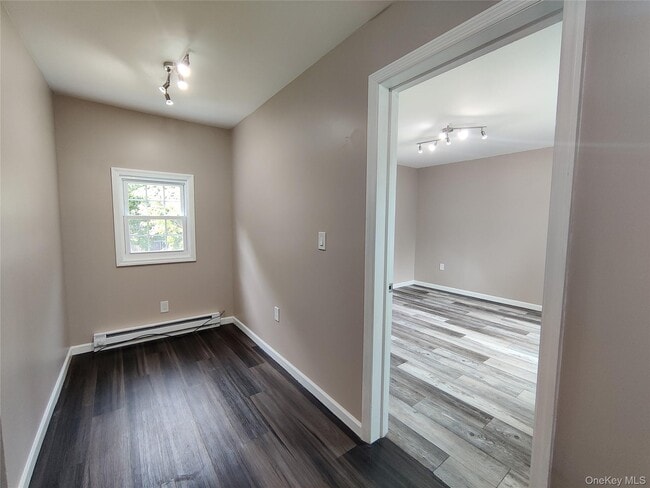 Building Photo - 917-921 Violet Ave