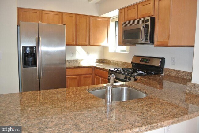 Building Photo - 7923 Eastern Ave NW